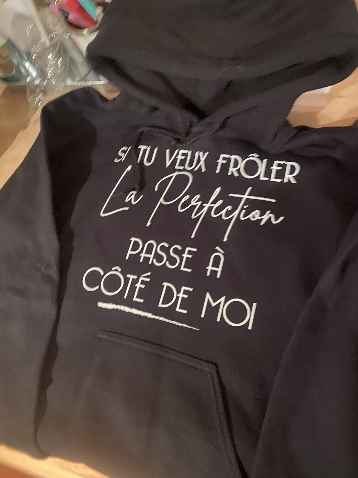 Chandail à capuchon (kangourou) adulte personnalisé par Créations Rose – exemple 2